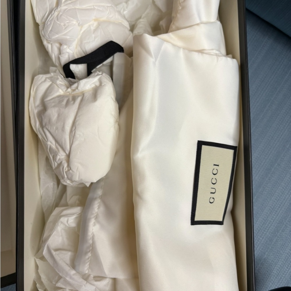Authentic Gucci Sylvie leather pumps in black Mary Jane web strap Like New size - Picture 8 of 8